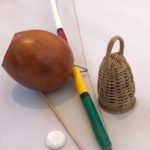 <p style="direction: rtl;"><strong>סט מלא של בירימבאו ילדים ברזילאי אותנטי וקאשישי מנצרים, עבודת יד שלנו.</strong></p> <p style="direction: rtl;"><span style="color: #0000ff;">שימו לב: מוצר זה זמין כרגע בהזמנה מוקדמת בלבד.</span></p> <p style="direction: rtl;"><span style="color: #0000ff;">זמן האספקה המשוער הוא עד 30.10.2025 יום ממועד ההזמנה.</span></p> <p style="direction: rtl;">אנו עושים את מירב המאמצים לספק את הכלי במהירות האפשרית, אך יש לקחת בחשבון עיכוב זה לפני ההזמנה.</p> <p style="direction: rtl;">תודה על ההבנה ועל הסבלנות.</p> <p style="direction: rtl;">בירימבאו זה מותאם בגודלו לילדים – אורכו קצר יותר, והוא קל משקל יותר מזה של בירימבאו בוגרים.</p> <p style="direction: rtl;">כל חלקי הבירימבאו הינם באיכות מירבית ונבחרו ועובדו בקפידה עלפי ידע ונסיון של שנים.</p> <h3 style="direction: rtl;"><span style="color: #008000;"><strong>למי מתאים?</strong></span></h3> <p style="direction: rtl;">לילדים בגילאי 4 עד 10</p> <h3 style="direction: rtl;"><span style="color: #008000;"><b>מה כולל?</b></span></h3> <p style="direction: rtl;">ורגה (מקל) מעץ ביריבה ברזילאי, עם <a href="https://zumzum.co.il/shop/%d7%9b%d7%9c%d7%99-%d7%a0%d7%92%d7%99%d7%a0%d7%94-%d7%95%d7%94%d7%a7%d7%a9%d7%94/%d7%91%d7%99%d7%a8%d7%99%d7%9e%d7%91%d7%90%d7%95/%d7%9e%d7%99%d7%aa%d7%a8-%d7%90%d7%a8%d7%9e%d7%99-%d7%9c%d7%91%d7%99%d7%a8%d7%99%d7%9e%d7%91%d7%90%d7%95/">מיתר (ארמי</a>) מתוח מוכן לנגינה + <a href="https://zumzum.co.il/shop/%d7%9b%d7%9c%d7%99-%d7%a0%d7%92%d7%99%d7%a0%d7%94-%d7%95%d7%94%d7%a7%d7%a9%d7%94/%d7%91%d7%99%d7%a8%d7%99%d7%9e%d7%91%d7%90%d7%95/%d7%a7%d7%91%d7%a1%d7%94-%d7%93%d7%9c%d7%a2%d7%aa-%d7%9c%d7%91%d7%99%d7%a8%d7%99%d7%9e%d7%91%d7%90%d7%95-%d7%92%d7%93%d7%9c%d7%99%d7%9d-%d7%a9%d7%95%d7%a0%d7%99%d7%9d/">קבסה (דלעת)</a> מותאמת למקל +בקטה (מקל נגינה) +פדרה (אבן)</p> <p style="direction: rtl;"><strong>+ כולל בנוסף גם <a href="https://zumzum.co.il/shop/%d7%9b%d7%9c%d7%99-%d7%a0%d7%92%d7%99%d7%a0%d7%94-%d7%95%d7%94%d7%a7%d7%a9%d7%94/%d7%91%d7%99%d7%a8%d7%99%d7%9e%d7%91%d7%90%d7%95/%d7%a7%d7%90%d7%a9%d7%99%d7%a9%d7%99-%d7%91%d7%a8%d7%96%d7%99%d7%9c%d7%90%d7%99-%d7%98%d7%91%d7%a2%d7%99-caxixi-natural/">קאשישי</a> (Caxixi) ברזילאי איכותי מנצרים, עבודת יד. </strong></p> <h3 style="direction: rtl;"><strong><span style="color: #008000;">כמו בתמונה?</span></strong></h3> <p style="direction: rtl;">מדובר בכלי עבודת יד, מחומרים טבעיים, כך שכל בירימבאו שונה מחברו. יחד עם זאת, בירימבאו צבוע יהיה דיי דומה לזה שבתמונה.</p> <p style="direction: rtl;"><strong>ניתן לקבל גם בצבע טבעי (לקה בלבד) - ציינו זאת בהזמנתכם.</strong></p> <p style="direction: rtl;"></p> <p style="direction: rtl;">****</p> <p style="direction: rtl;"><strong>שימו לב:</strong></p> <ol> <li style="direction: rtl;"><strong> לא ניתן לשלוח בירימבאו בדואר רגיל, ניתן לשלוח באמצעות שליח או באיסוף עצמי בלבד. תודה.</strong></li> <li style="direction: rtl;"><strong>רצוי לציין את גיל הילד או גובהו (או שניהם) בהערות להזמנה זו כדי שנוכל להכין לילדכם את הבירימבאו שהכי מתאים עבורו</strong></li> </ol>