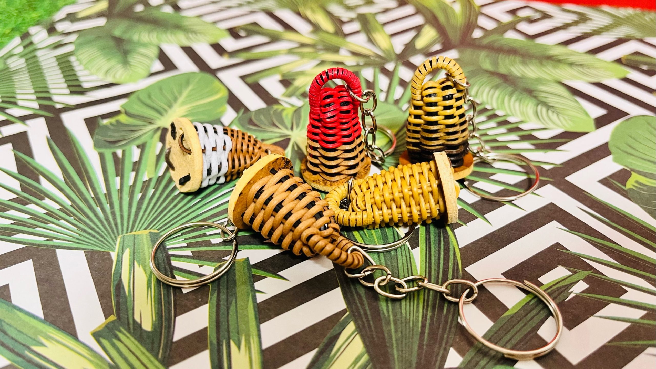 מחזיק מפתחות מיני קאשישי - עבודת יד מברזיל - צבעים שונים 10 מחזיק מפתחות מיני קאשישי - עבודת יד מברזיל - צבעים שונים – תמונה 10