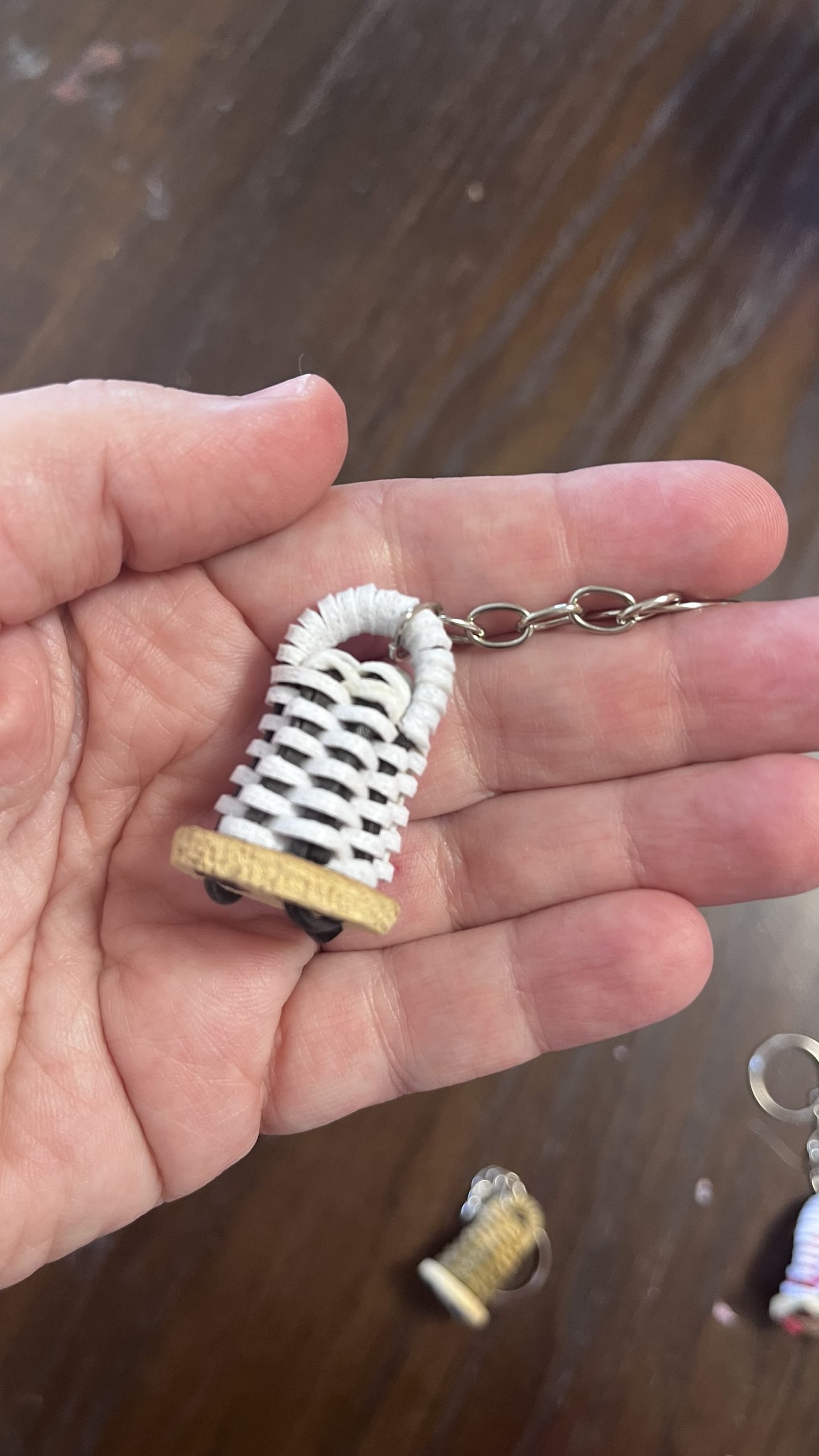 מחזיק מפתחות מיני קאשישי - עבודת יד מברזיל - צבעים שונים 4 מחזיק מפתחות מיני קאשישי - עבודת יד מברזיל - צבעים שונים – תמונה 4