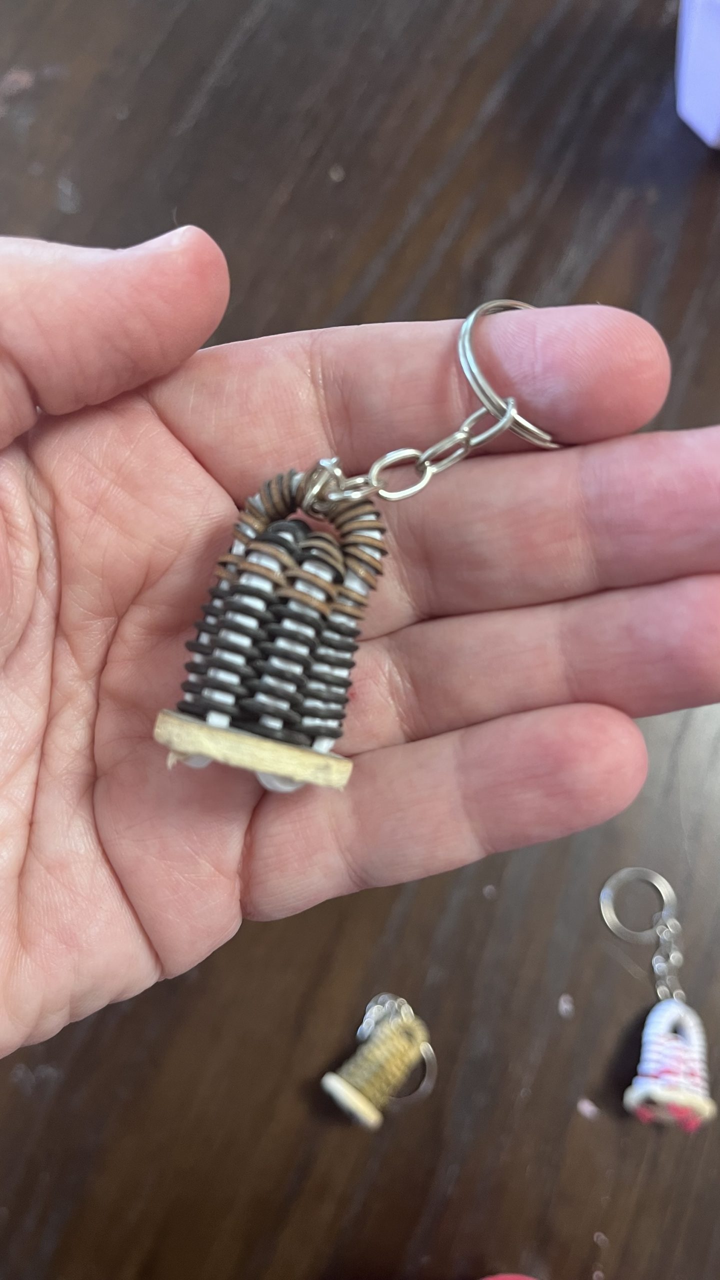 מחזיק מפתחות מיני קאשישי - עבודת יד מברזיל - צבעים שונים 2 מחזיק מפתחות מיני קאשישי - עבודת יד מברזיל - צבעים שונים – תמונה 2